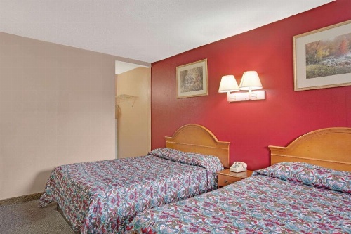 Knights Inn Pine Brook image 10