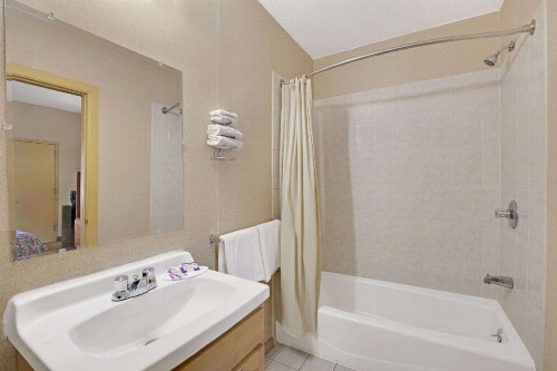 Knights Inn Pine Brook image 12