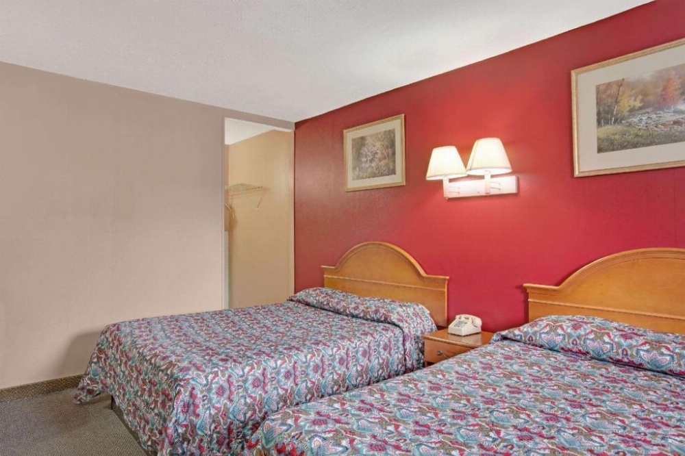 Knights Inn Pine Brook Image 31