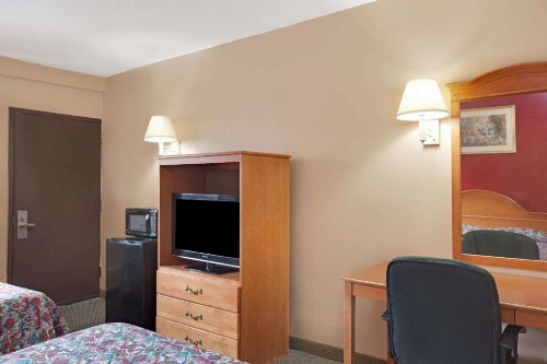 Knights Inn Pine Brook image 32