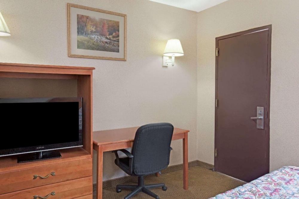 Knights Inn Pine Brook Image 39