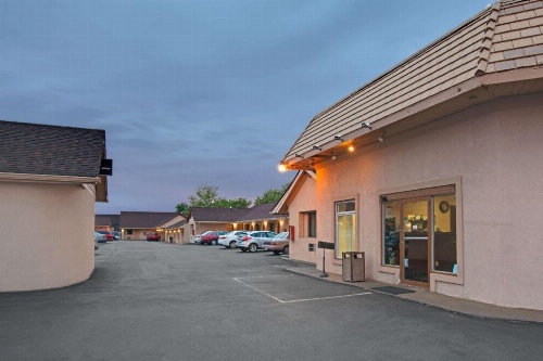 Knights Inn Pine Brook image 4