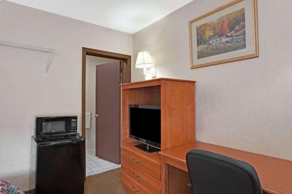 Knights Inn Pine Brook Image 50